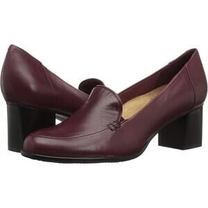 NWOT Trotters leather dard red burgundy quincy pump 9 WW Wide